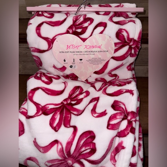 Super Cute Betsey Johnson Pink Bows Plush Throw Blanket - 50”x70” - NEW - Picture 5 of 8